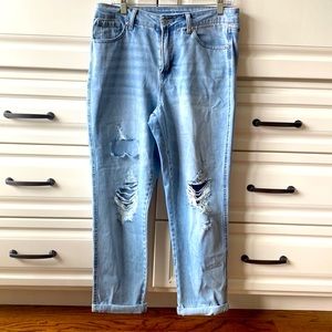 NY & Co Curvy Rip & Repair Boyfriend lightwash jeans,size 10,great condition
